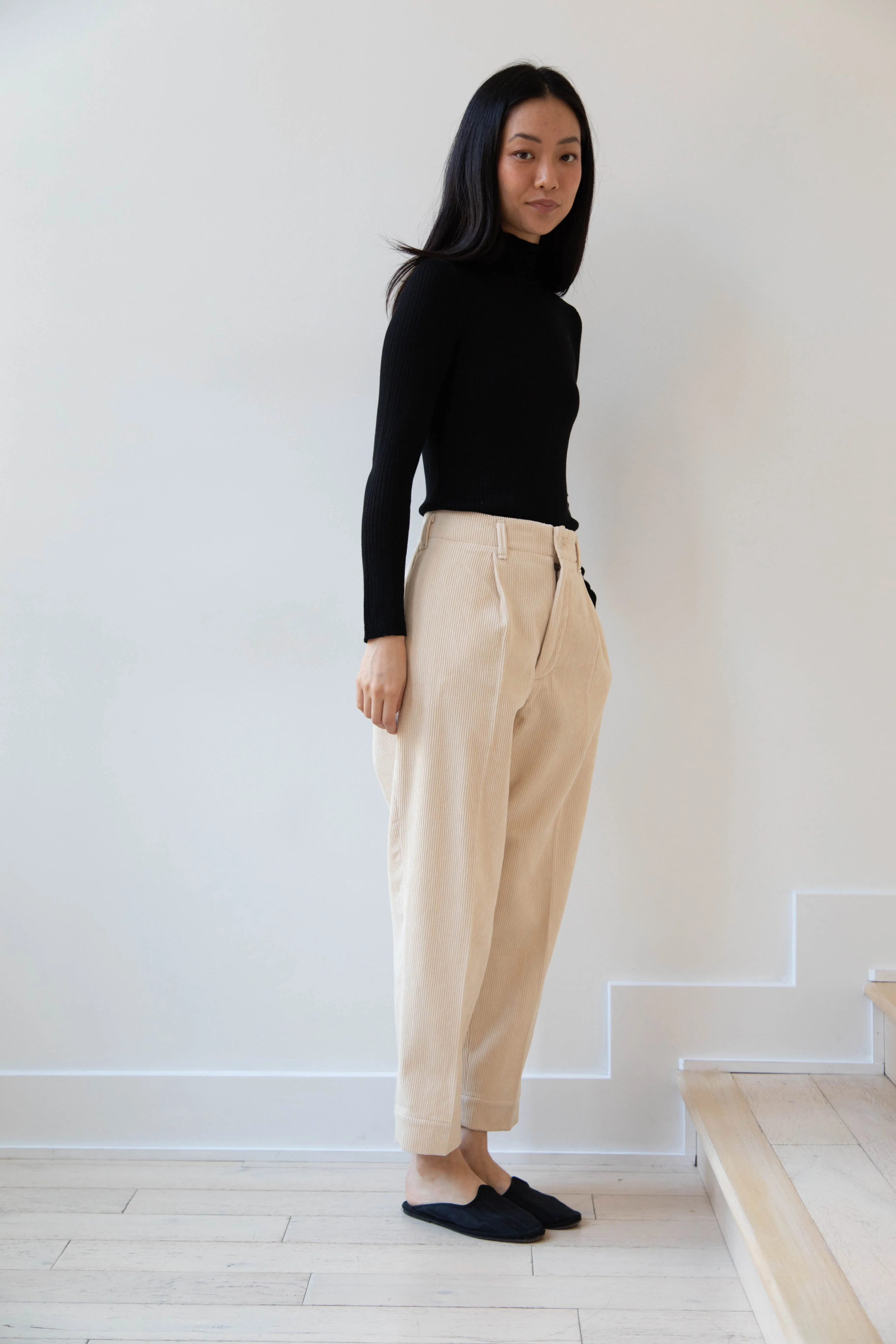 Aseedonclöud | HW Corduroy Slacks in Off White