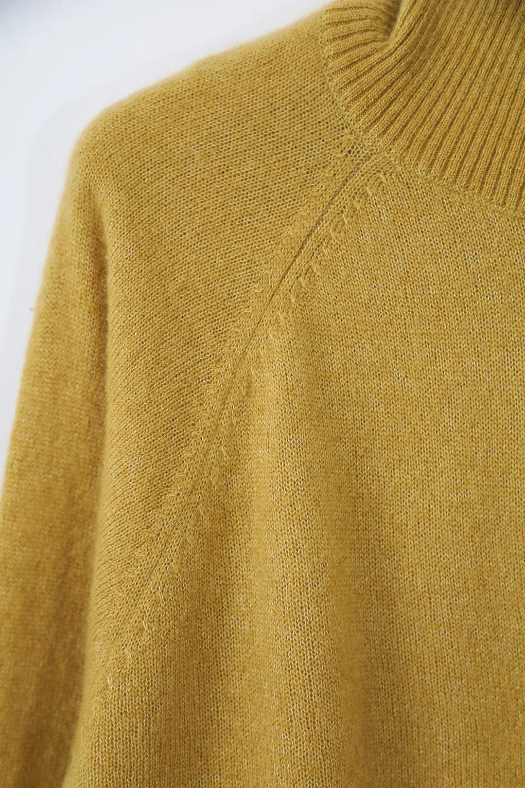 ISLAY TURTLENECK SWEATER IN ITALIAN SPUN CASHMERE SILK