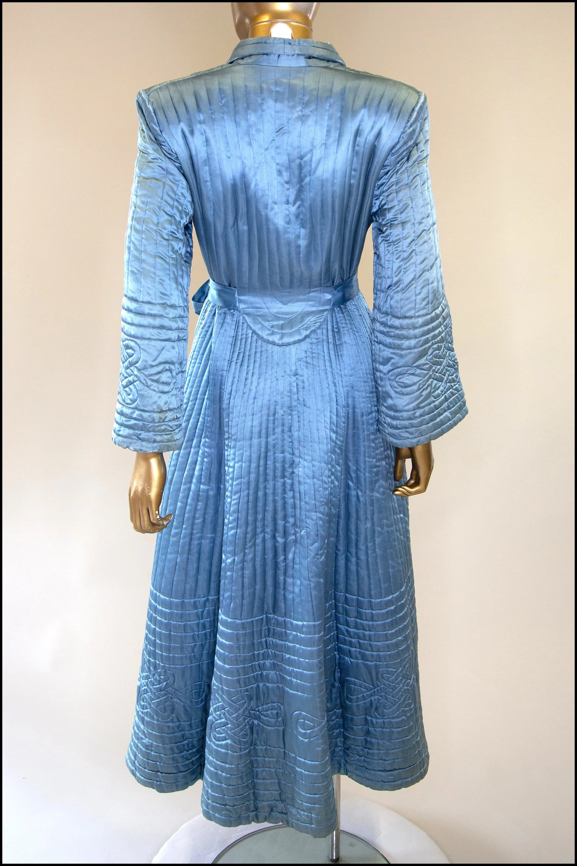 Vintage 1940s Blue Silk Quilted Robe