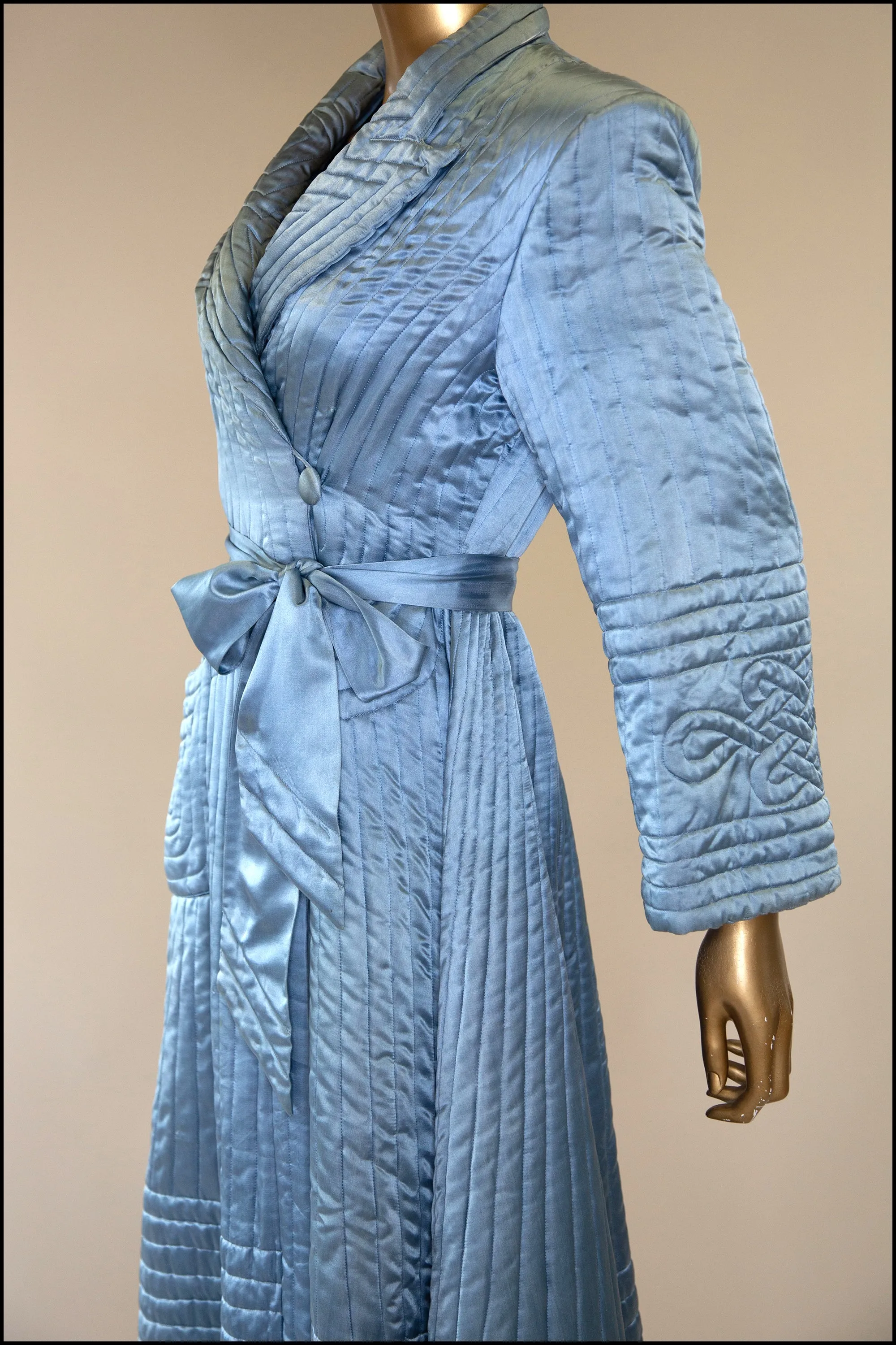 Vintage 1940s Blue Silk Quilted Robe