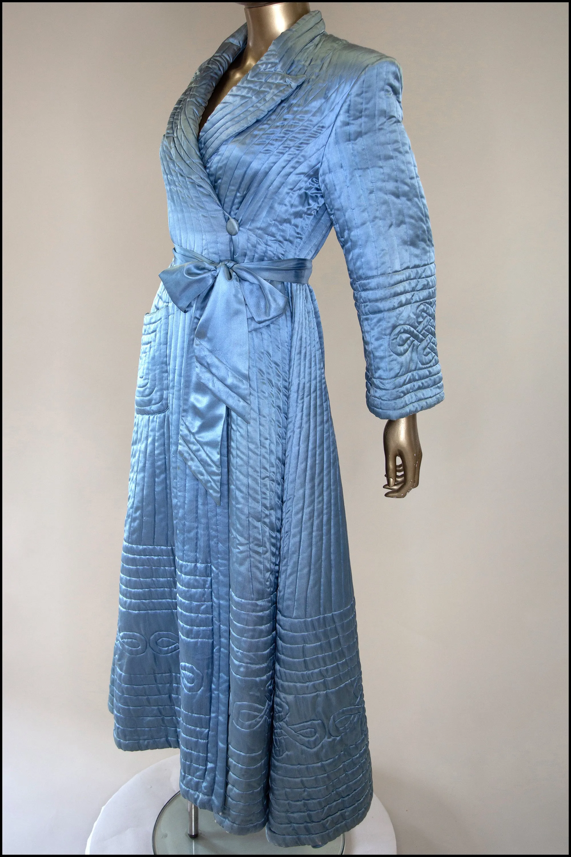 Vintage 1940s Blue Silk Quilted Robe