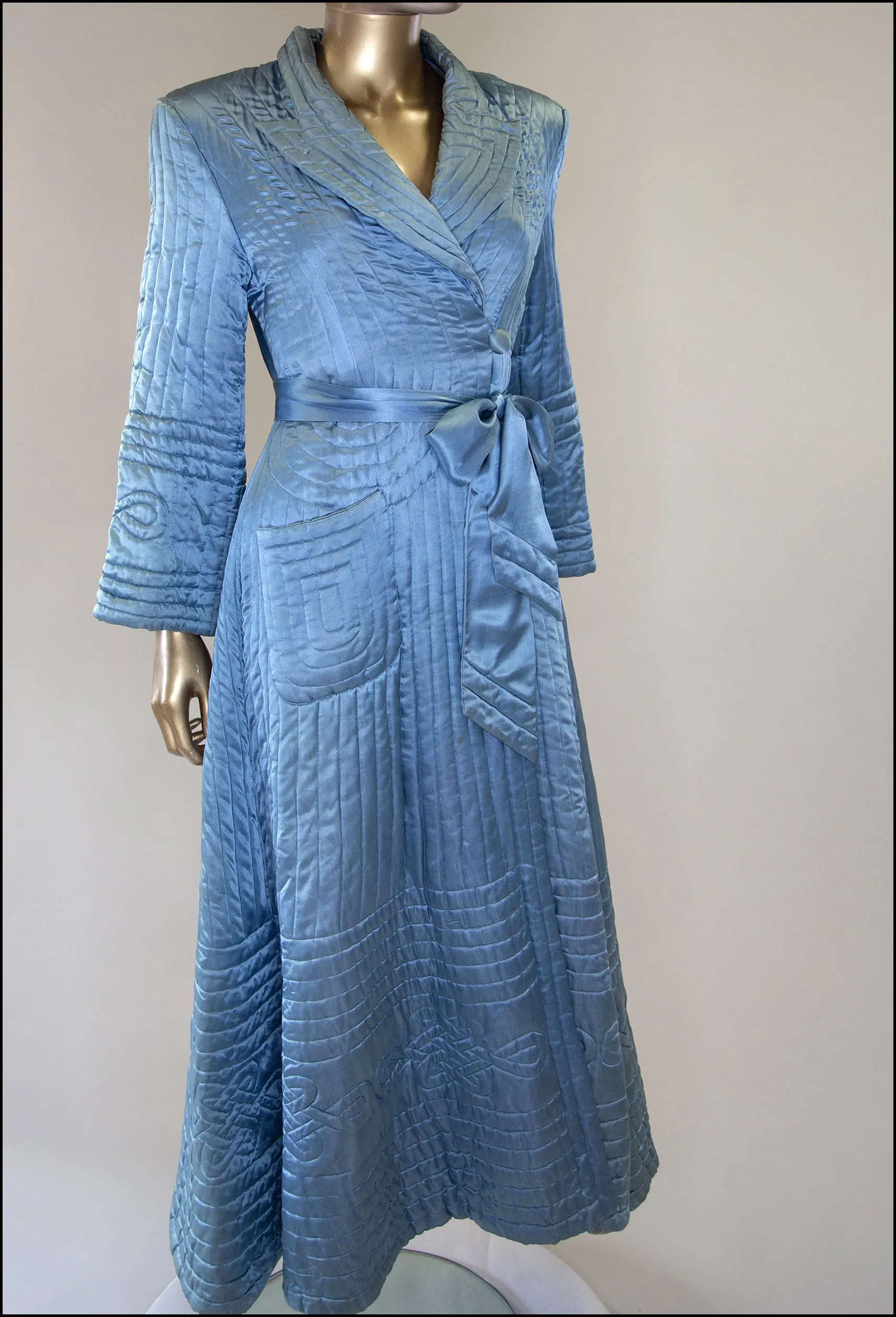 Vintage 1940s Blue Silk Quilted Robe