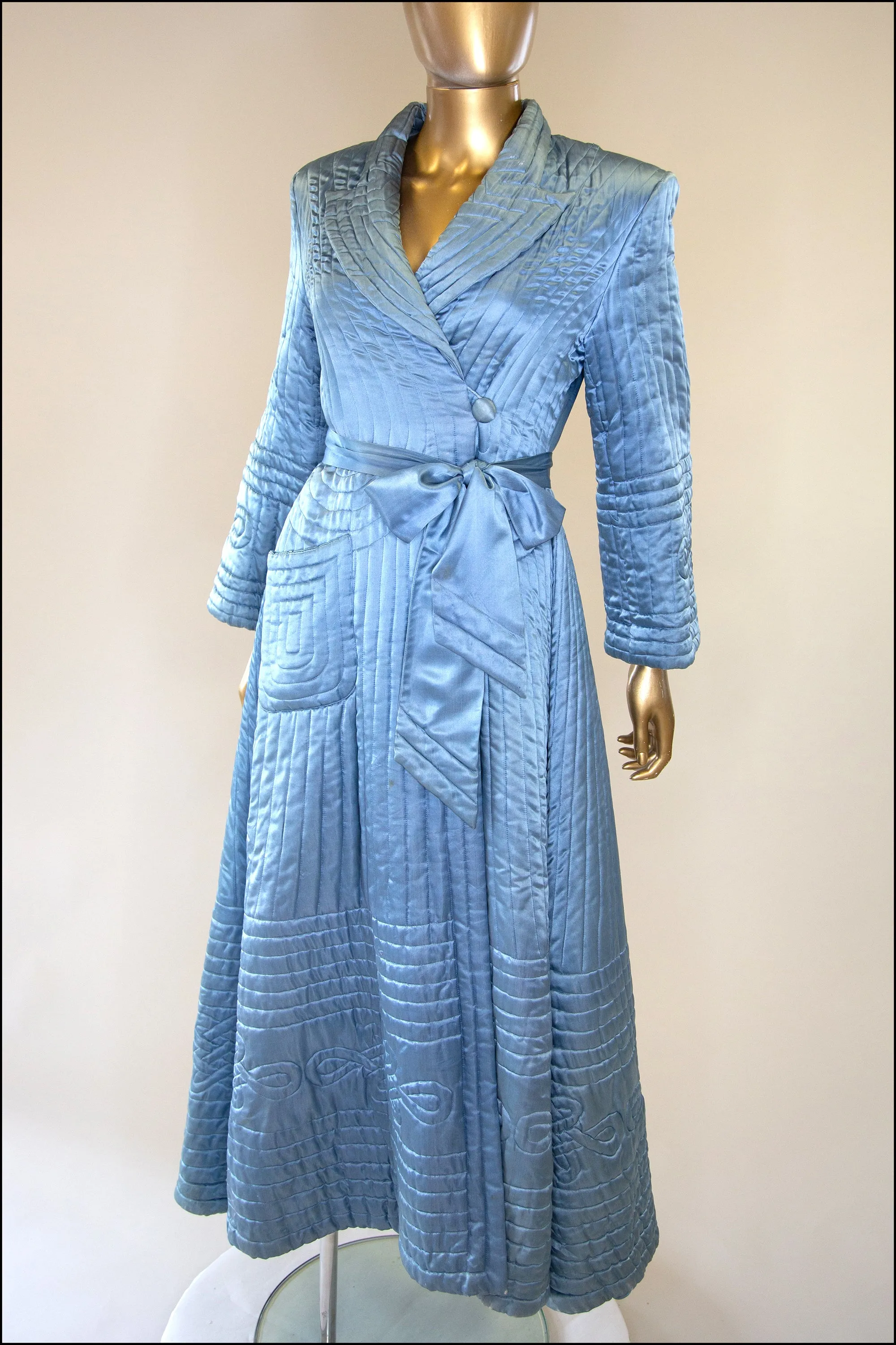 Vintage 1940s Blue Silk Quilted Robe